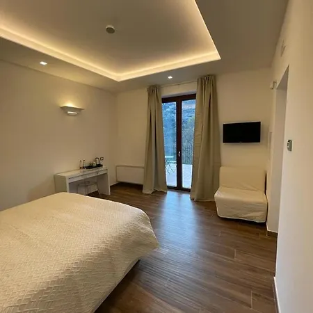 Maera Πανσιόν